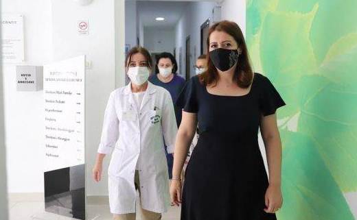 Komiteti Teknik i Eksperteve vendos: Mbajtja e maskes e detyrueshme